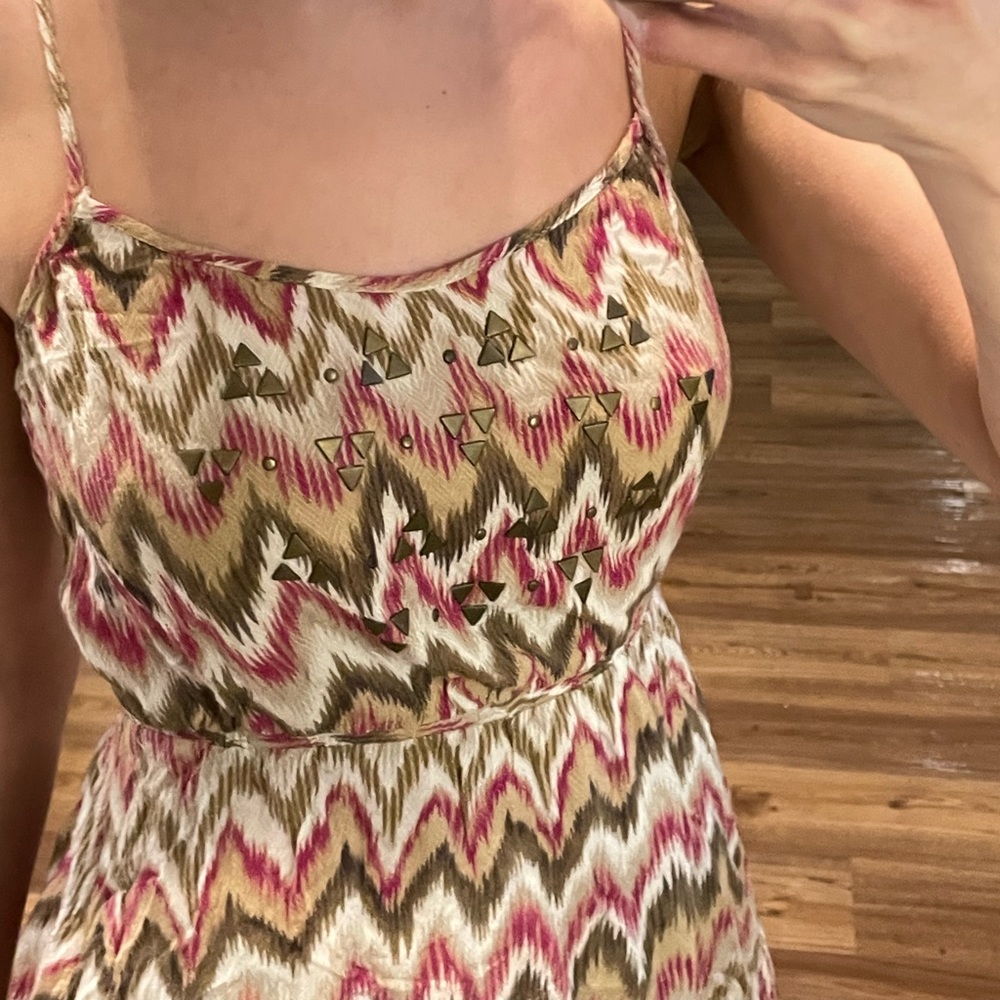 Pattern dress  with studs - Picture 2 of 3